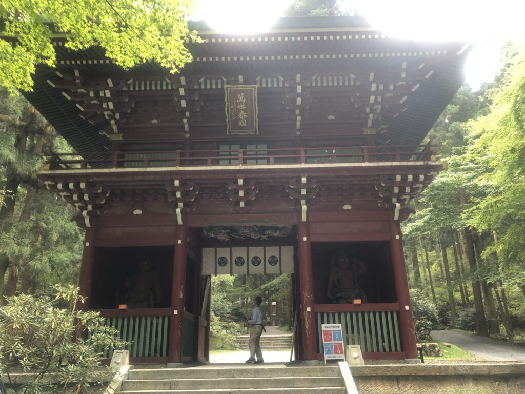御岩神社楼門