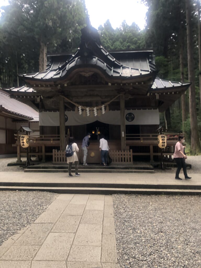 御岩神社 拝殿